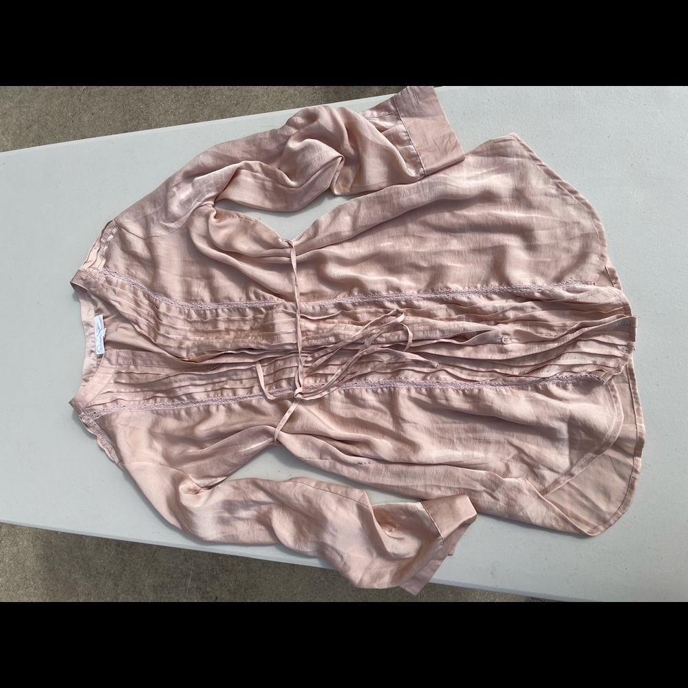 Jessica Simpson light pink maternity button down shirt with tie back. Small.